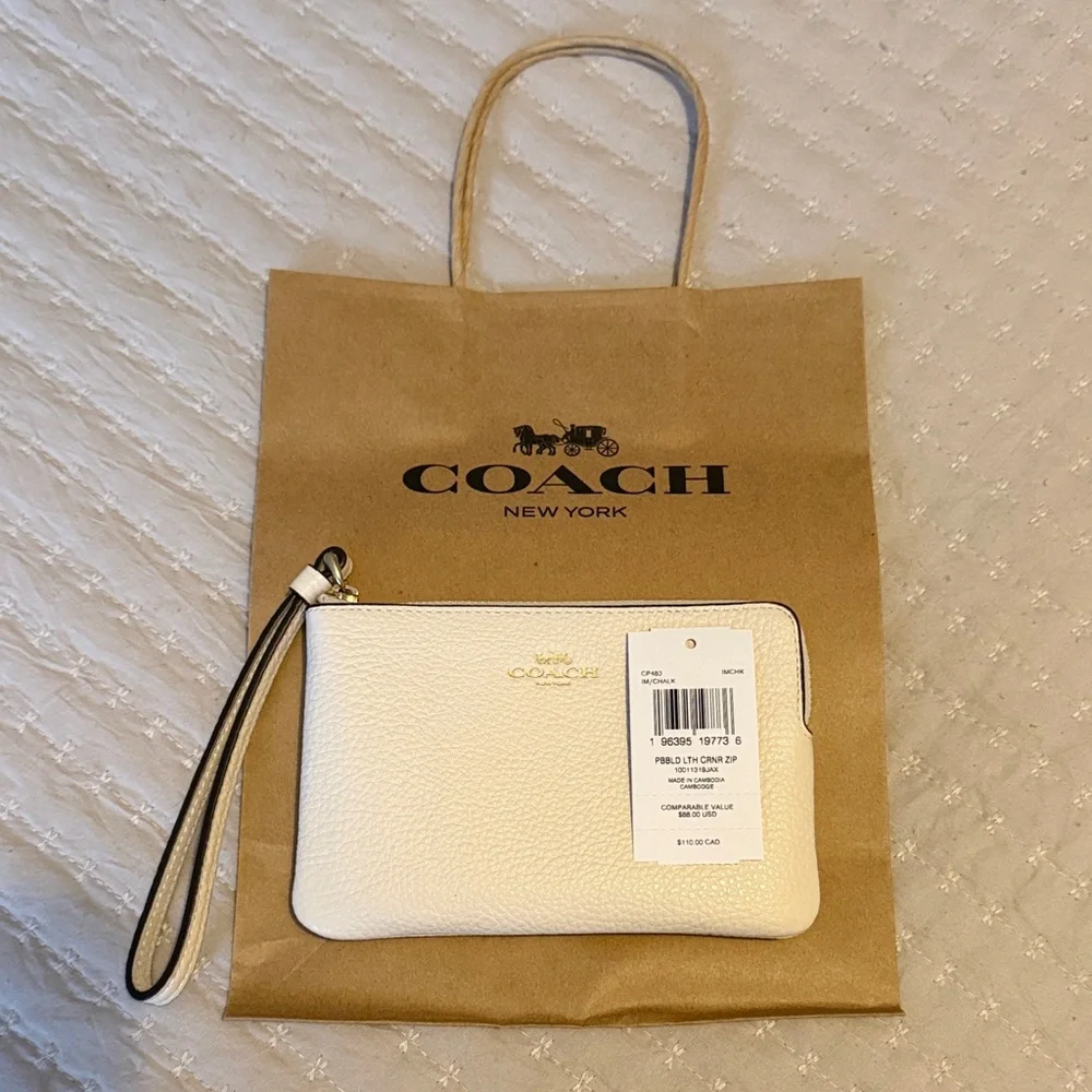 Coach Pebbled Cream Wristlet with Black Accents ❤️ NWT & Store Bag